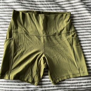 LULULEMON ALIGN™ HIGH-RISE SHORT WITH POCKETS 6"
Bronze Green
Size: 10